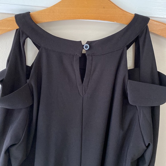 Jones Studio black mini cold shoulder top. - Picture 3 of 10